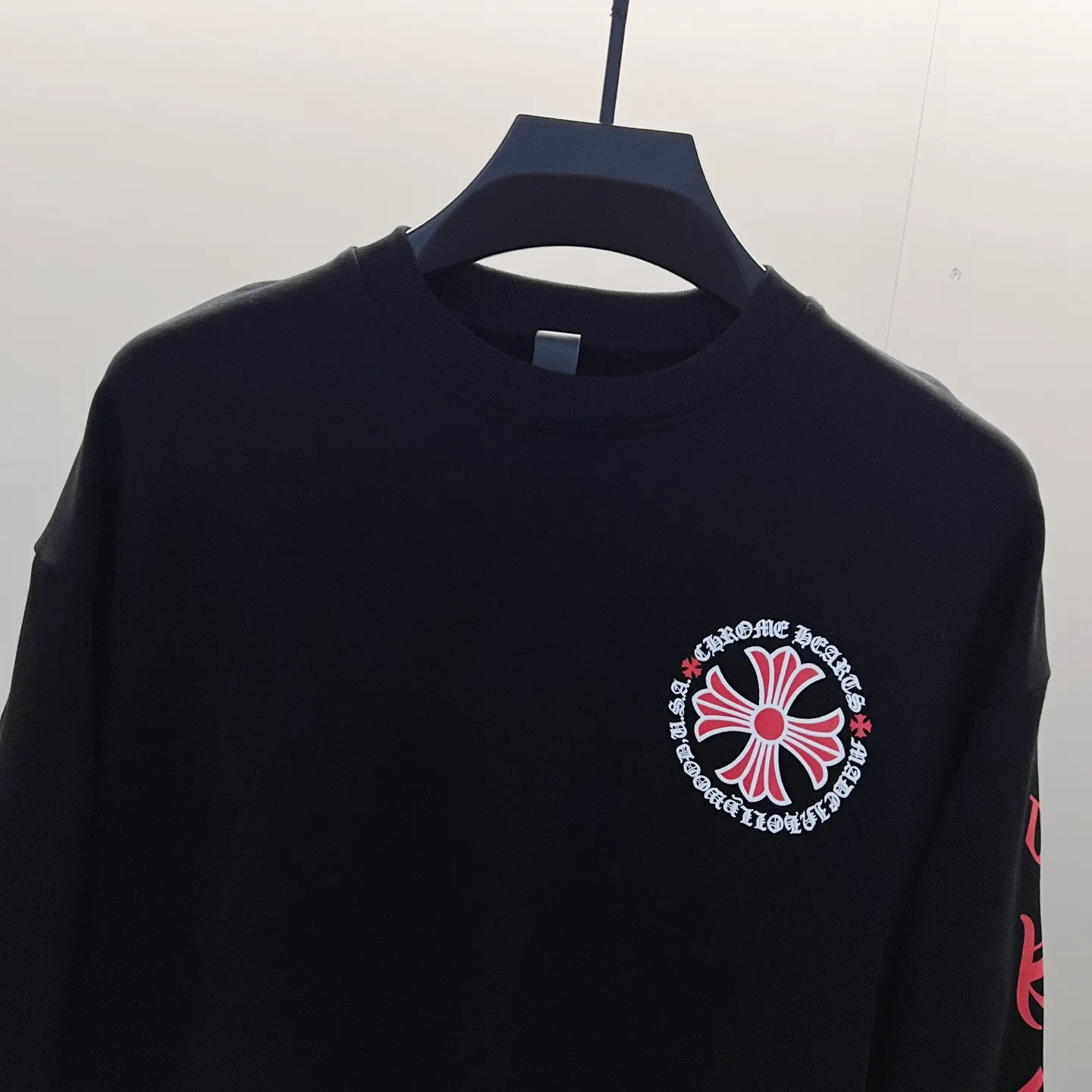 P220 chrome hearts/Chrome Hearts 420g pure cotton round neck sweatshirt, front and back sleeves cross Sanskrit letters large printed LOGO logo, official synchronization 1:1 original mold opening, fashion personality, versatile trend, pure original quality, original washed fabric, tag, collar label, washed wheat, three complete labels, color: black, white. Size: XS-L